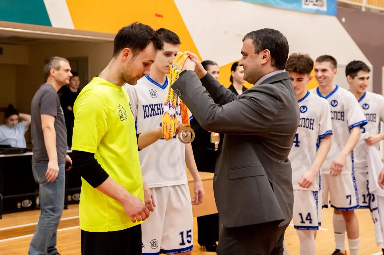 В Северо-Кавказском федеральном университете состоялась торжественная церемония награждения победителей и призёров краевого этапа всероссийских соревнований по футзалу среди команд образовательных организаций — «Футзал — в... В Северо-Кавказском федеральном университете состоялась торжественная церемония награждения победителей и призёров краевого этапа всероссийских соревнований по футзалу среди команд образовательных организаций — «Футзал — в...