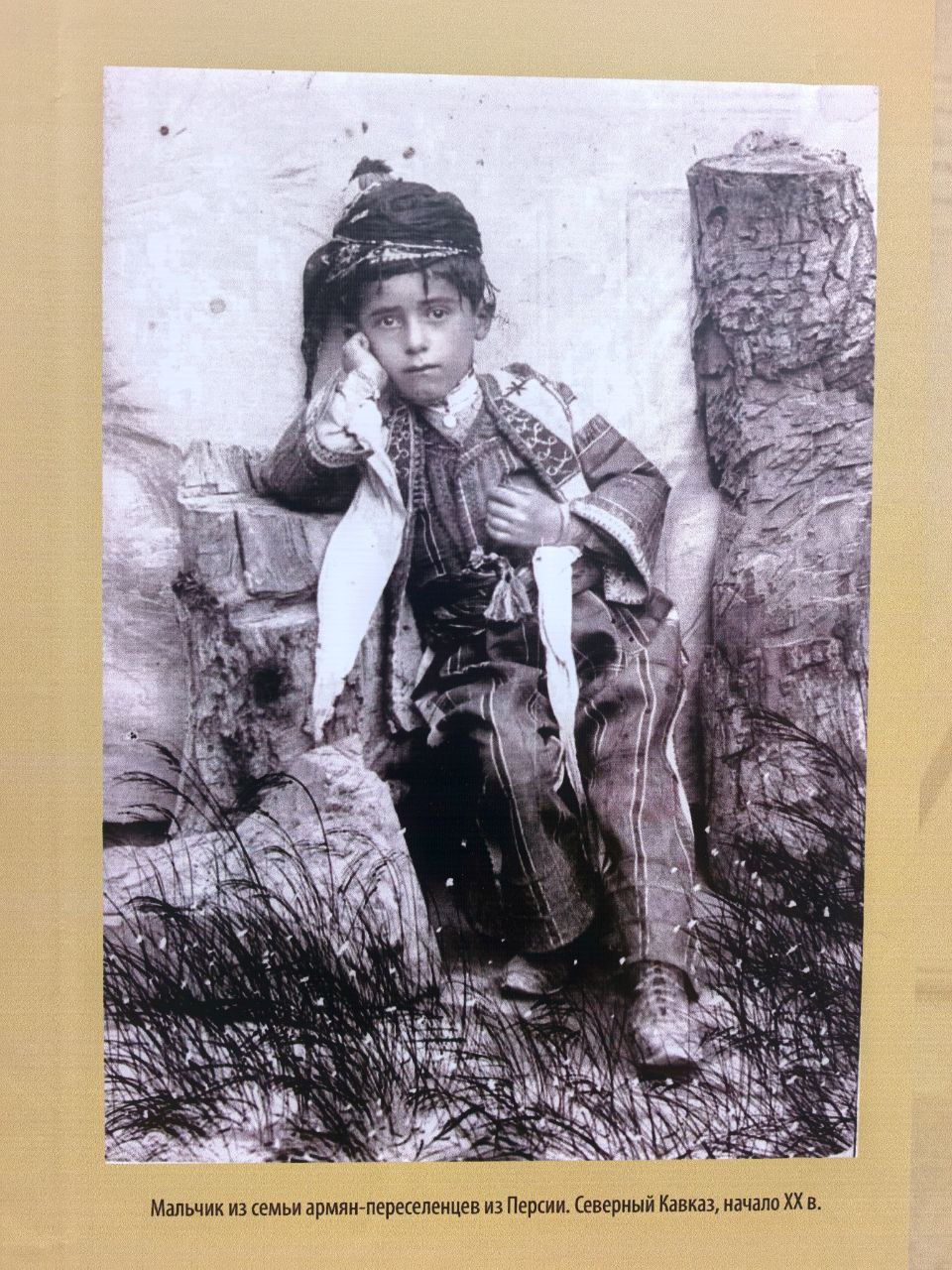 У фасада музея-заповедника открылась выставка «Этническая карта Ставрополья: единство и культурное разнообразие» У фасада музея-заповедника открылась выставка «Этническая карта Ставрополья: единство и культурное разнообразие»