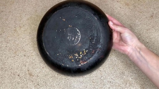 Как освежить сковороду: эффективные советы по очистке от нагара