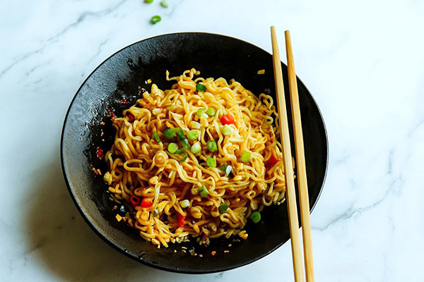 Пряная лапша с устричным соусом: кантонская классика за 10 минут