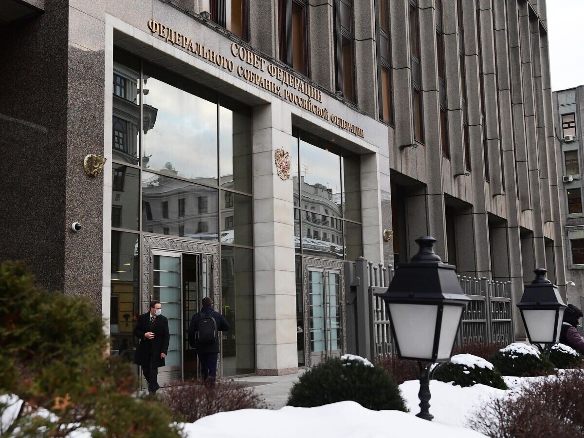 Сенаторы рассмотрят закон, позволяющий ФСБ приостанавливать связь