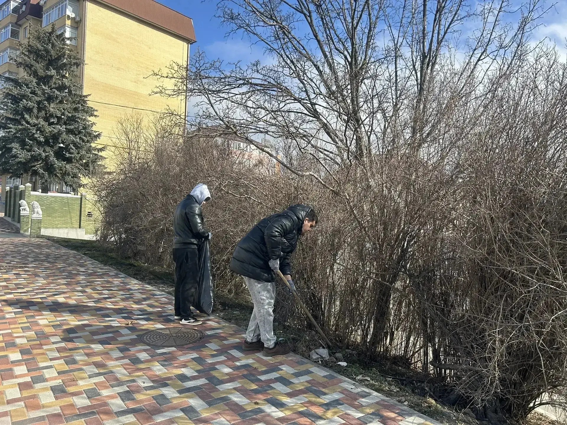 Ставрополь продолжают приводить в порядок после зимы: дороги, тротуары и остановки моют и ремонтируют Ставрополь продолжают приводить в порядок после зимы: дороги, тротуары и остановки моют и ремонтируют