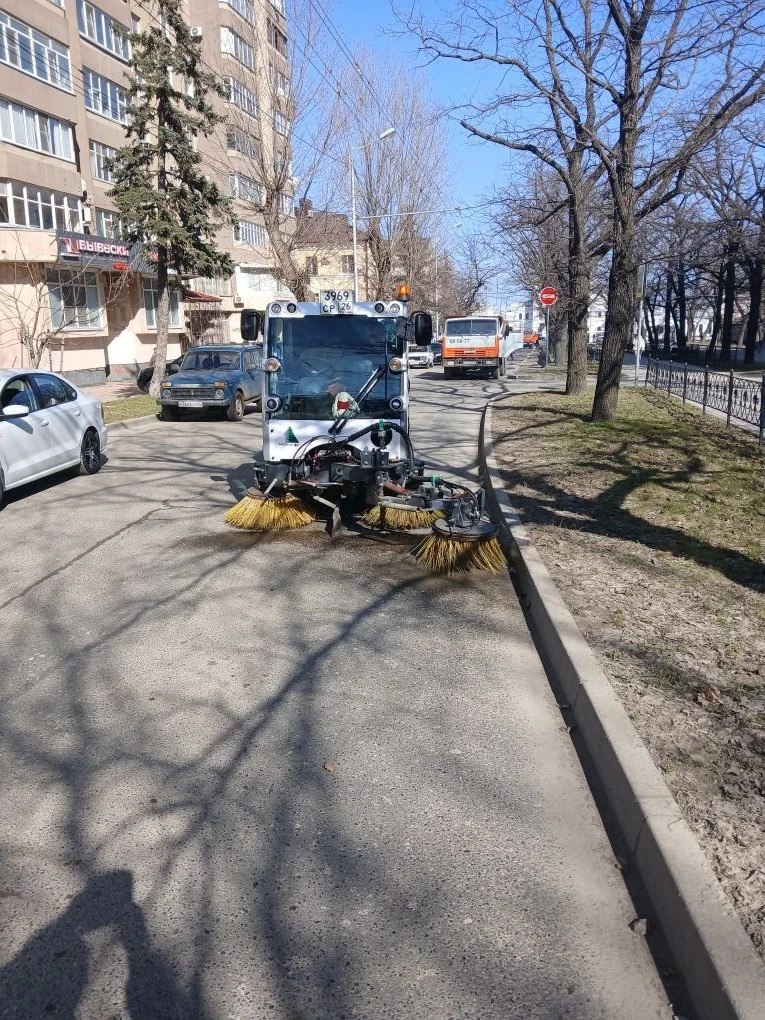 Ставрополь продолжают приводить в порядок после зимы: дороги, тротуары и остановки моют и ремонтируют Ставрополь продолжают приводить в порядок после зимы: дороги, тротуары и остановки моют и ремонтируют