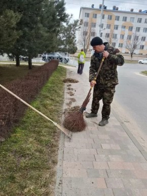 Ставрополь продолжают приводить в порядок после зимы: дороги, тротуары и остановки моют и ремонтируют
