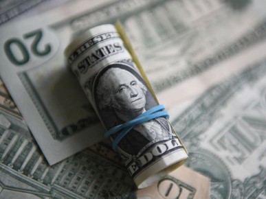 Доллар и юань: что выбрать для сбережений в марте 2026?