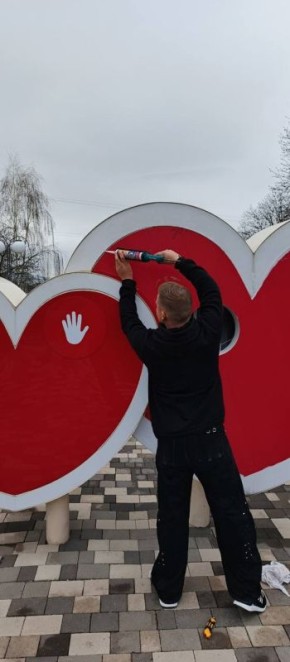 Подросток восстановил Аллею любви в Железноводске