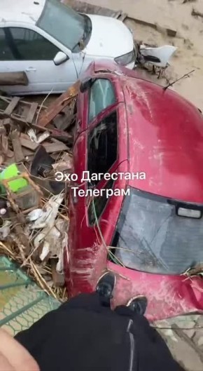 Вот, во что превратилась большая часть машин после наводнения в Махачкале