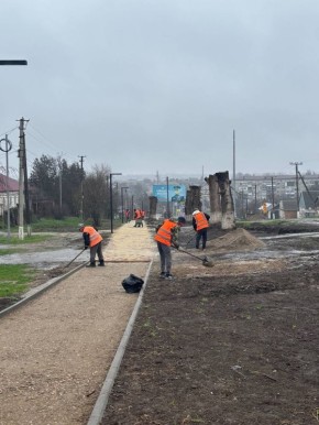 На кадрах — благоустройство пешеходной зоны по улице Войтика в селе Александровском
