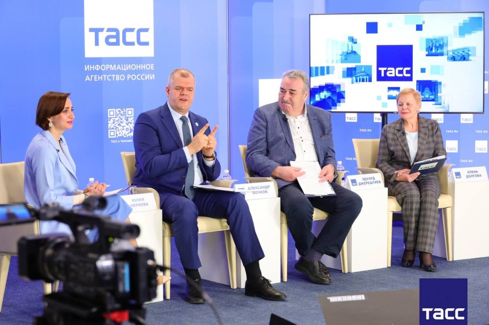 ������� �� ���������, � ����� ������������ � �����-����������� � ������������ �������������� ������ "���� ������", ����������� ������������ � 100-����� �������������� �������� ������ (���) �� �������� �������: