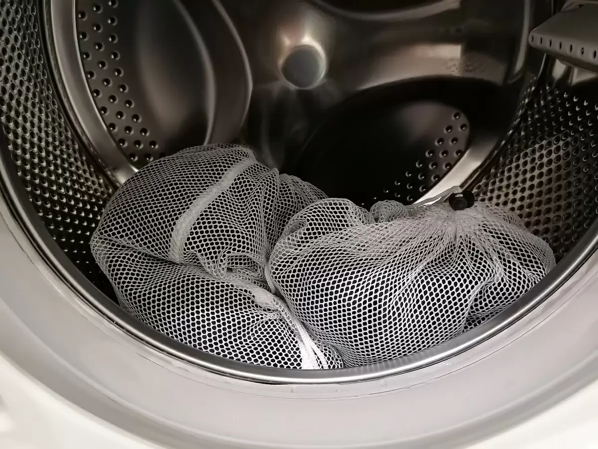 Эффективные лайфхаки для стирки: как сохранить вещи в идеальном состоянии