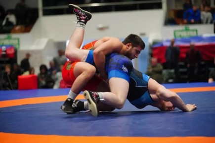 Две бронзы привезли ставропольские борцы из Калининграда