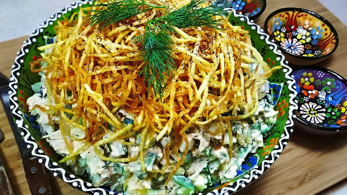 Непревзойденные салаты для новогоднего стола, которые покорят ваших гостей