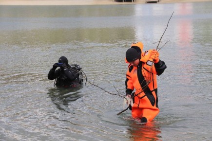 Водолазы очистили дно Комсомольского озера в Ставрополе перед купальным сезоном