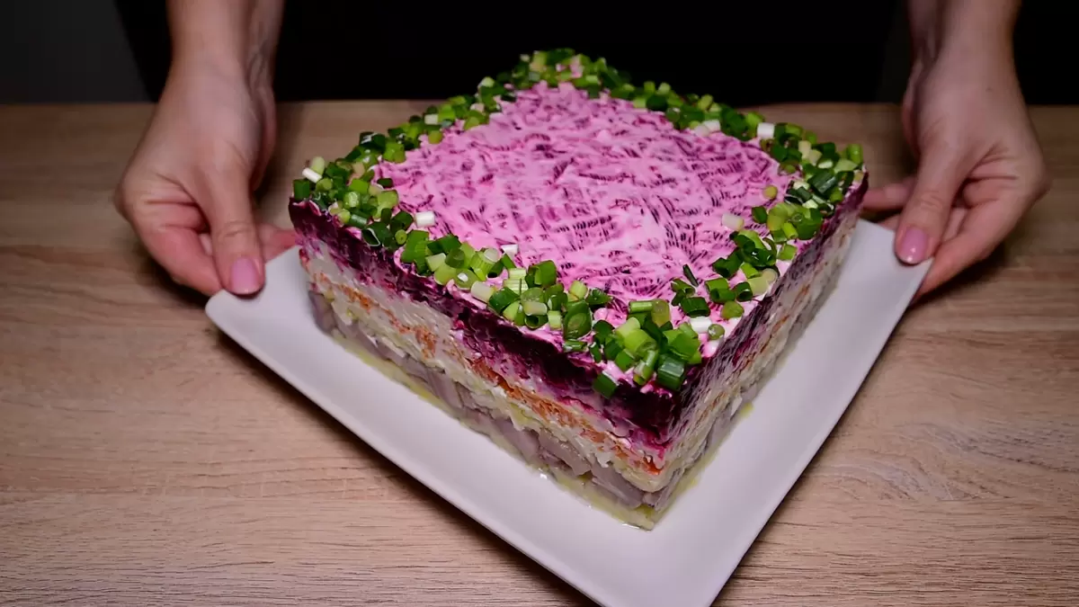 Тайны селедки под шубой: как популярный салат стал частью русской кухни