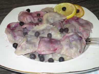 Приятный аромат лета: вареники с черникой и лимоном, которые покорят ваше сердце