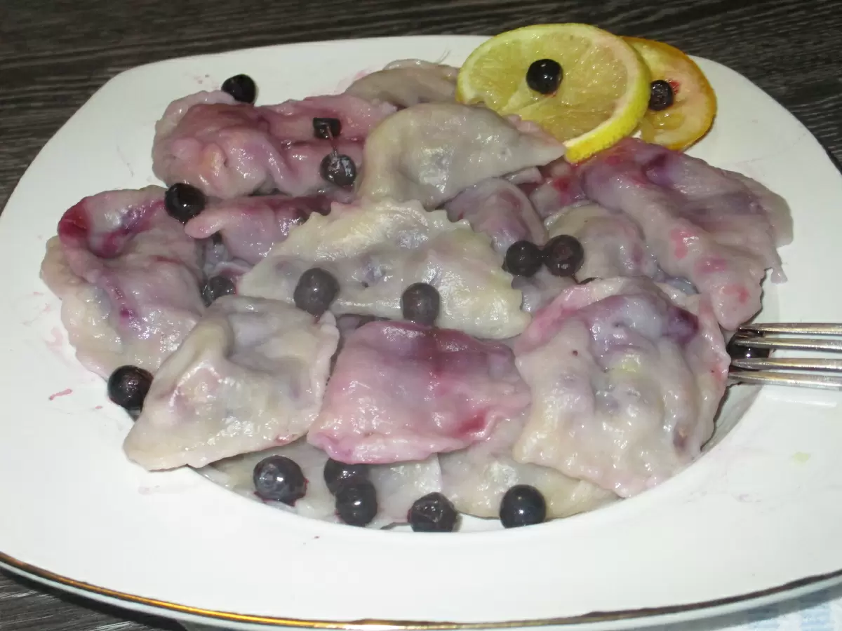 Приятный аромат лета: вареники с черникой и лимоном, которые покорят ваше сердце