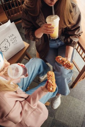 Кулинарная новинка: рисовый хот-дог в московском бистро Hachiko