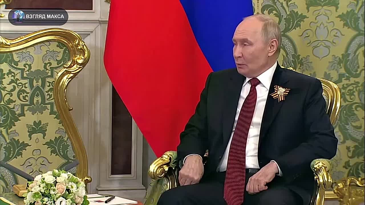 Владимир Путин провёл встречу с президентом Абхазии Бадрой Гунбой, прибывшим в Москву для участия в торжествах по случаю Дня Победы