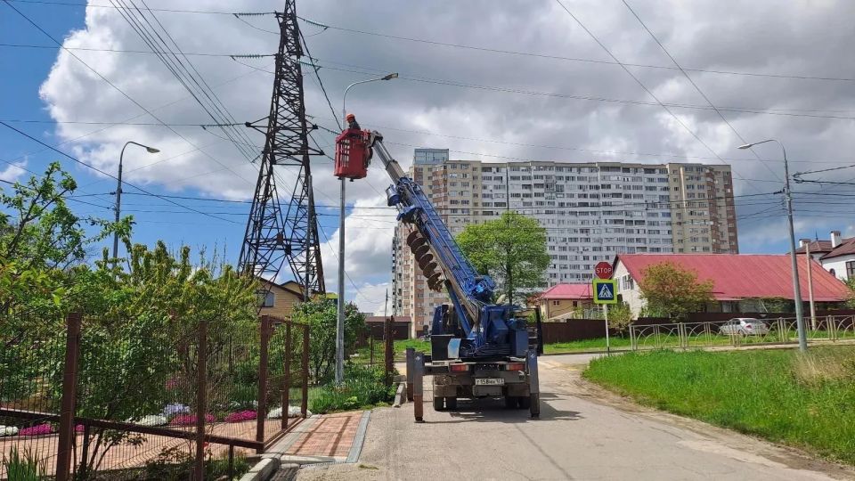 На 9 улицах Ставрополя продолжается строительство новых линий уличного освещения На 9 улицах Ставрополя продолжается строительство новых линий уличного освещения