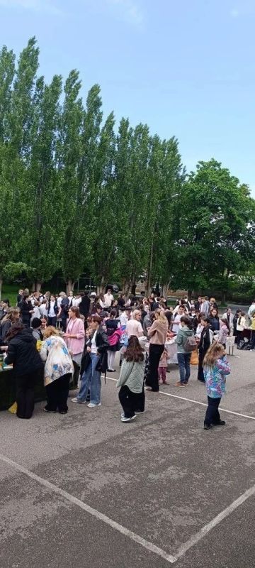 В школе №3 города Ессентуки прошла благотворительная ярмарка в поддержку участников СВО В школе №3 города Ессентуки прошла благотворительная ярмарка в поддержку участников СВО