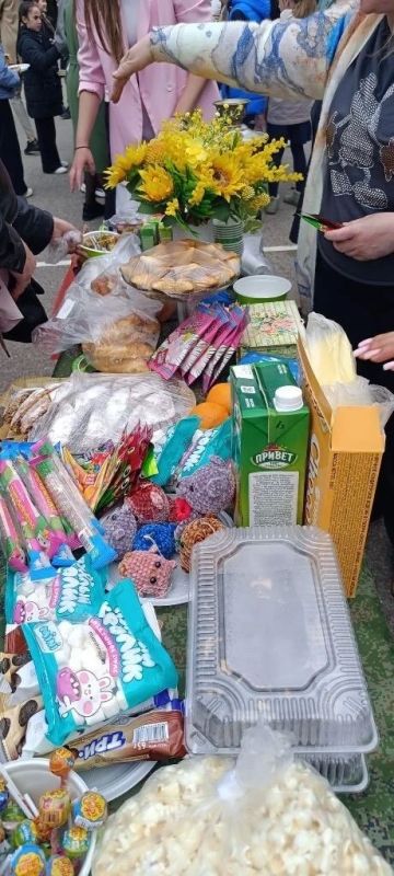 В школе №3 города Ессентуки прошла благотворительная ярмарка в поддержку участников СВО В школе №3 города Ессентуки прошла благотворительная ярмарка в поддержку участников СВО