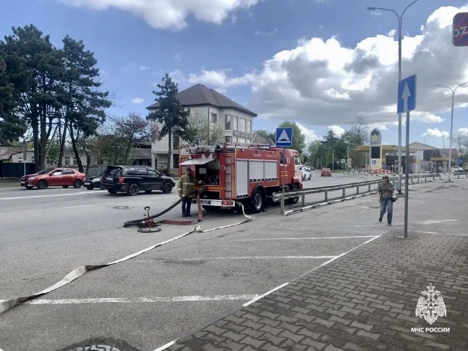 Огнеборцы МЧС Ставрополья оттачивают навыки тушения в торговом центре