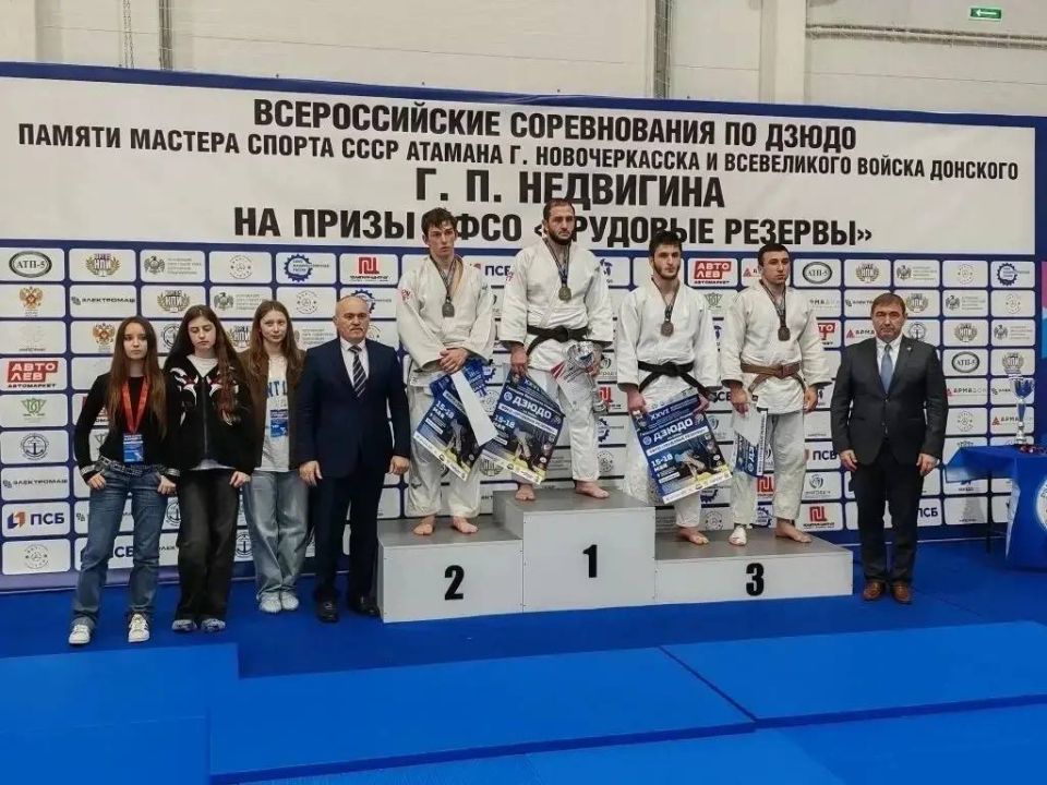 Призы Новочеркасска. В Новочеркасске прошли всероссийские соревнования памяти Г. П. Недвигина на призы ВФСО «Трудовые резервы» Призы Новочеркасска. В Новочеркасске прошли всероссийские соревнования памяти Г. П. Недвигина на призы ВФСО «Трудовые резервы»
