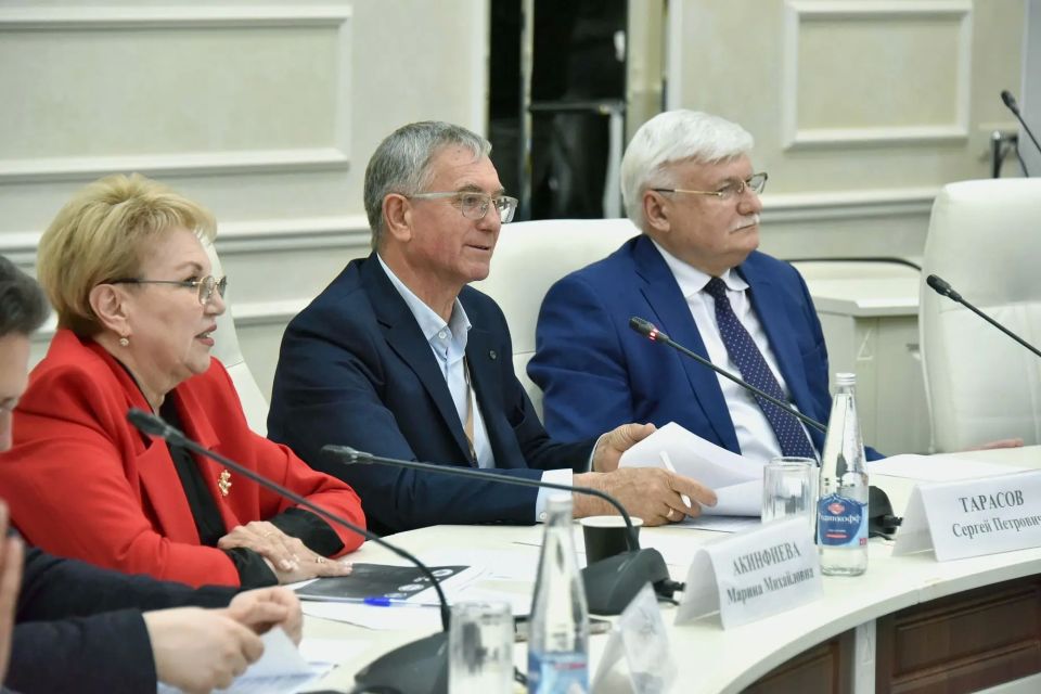 Параллельно занятиям в Центре знаний «Машук» в Пятигорском государственном университете прошло совещание с экспертным сообществом Ставропольского края Параллельно занятиям в Центре знаний «Машук» в Пятигорском государственном университете прошло совещание с экспертным сообществом Ставропольского края