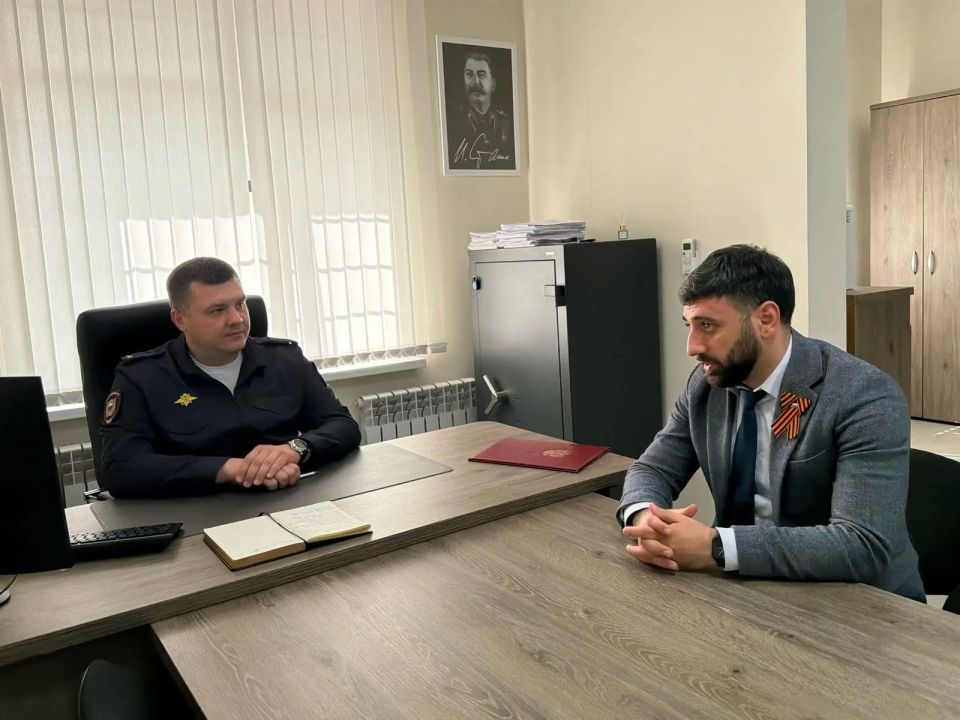 Представитель Общественного совета при краевом Главке посетил отдел полиции № 4 в Ставрополе Представитель Общественного совета при краевом Главке посетил отдел полиции № 4 в Ставрополе