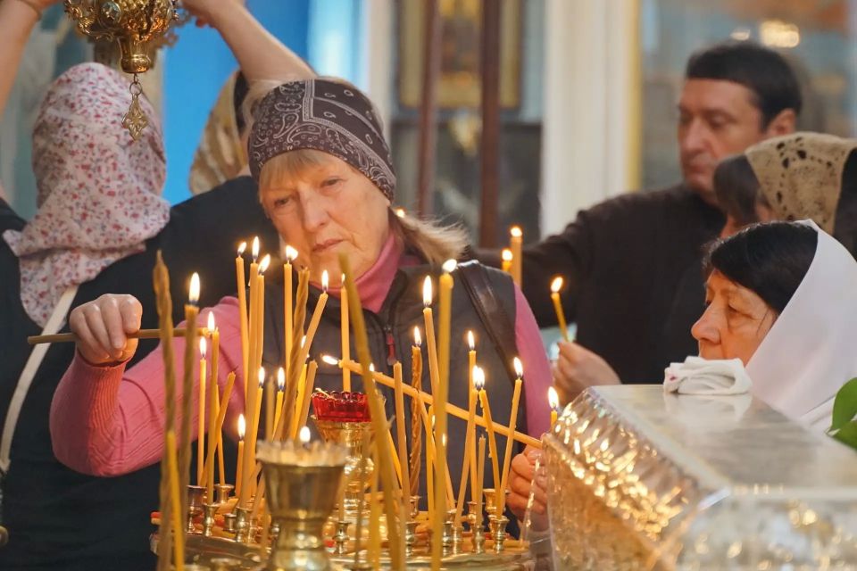 В Храме Николая Чудотворца в Ессентуках открылась выставка юных художников студии «Красота Божьего мира» В Храме Николая Чудотворца в Ессентуках открылась выставка юных художников студии «Красота Божьего мира»