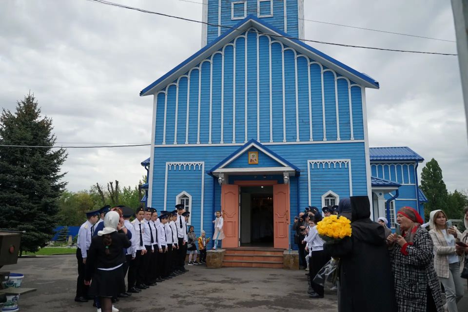 В Храме Николая Чудотворца в Ессентуках открылась выставка юных художников студии «Красота Божьего мира» В Храме Николая Чудотворца в Ессентуках открылась выставка юных художников студии «Красота Божьего мира»