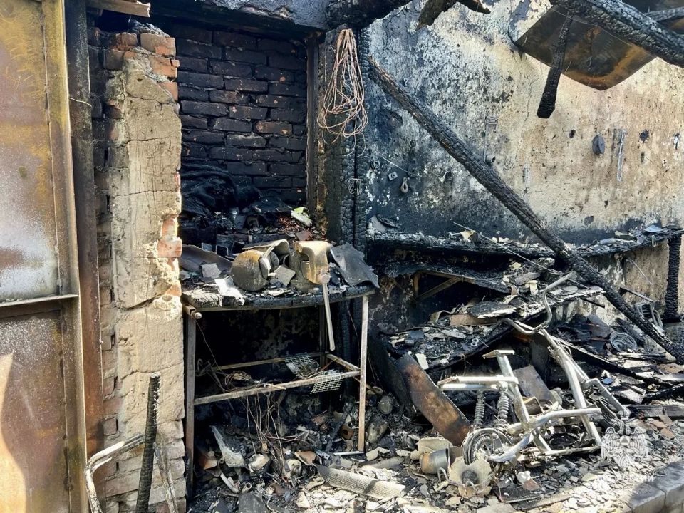 Загоревшийся электросамокат спалил хозпостройку в селе Прикумском Загоревшийся электросамокат спалил хозпостройку в селе Прикумском