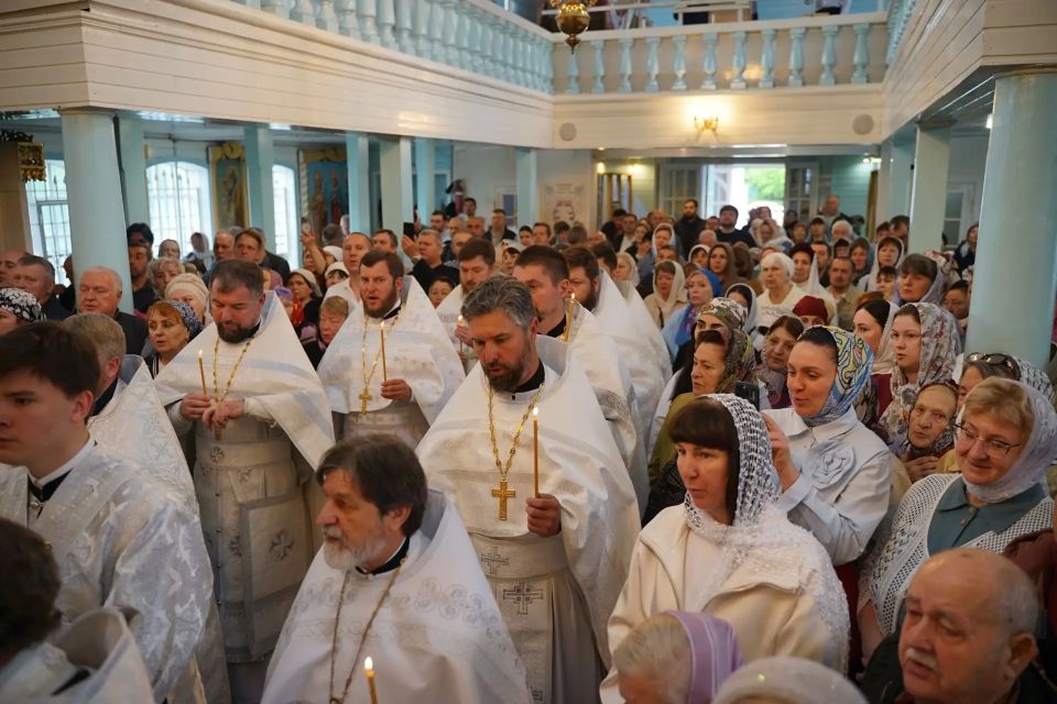 В Храме Николая Чудотворца в Ессентуках открылась выставка юных художников студии «Красота Божьего мира» В Храме Николая Чудотворца в Ессентуках открылась выставка юных художников студии «Красота Божьего мира»