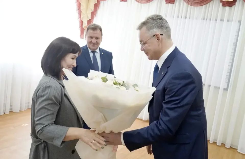 Коллектив детсада №164 поощрили за смелость и решительные действия при атаке БПЛА в Ставрополе Коллектив детсада №164 поощрили за смелость и решительные действия при атаке БПЛА в Ставрополе