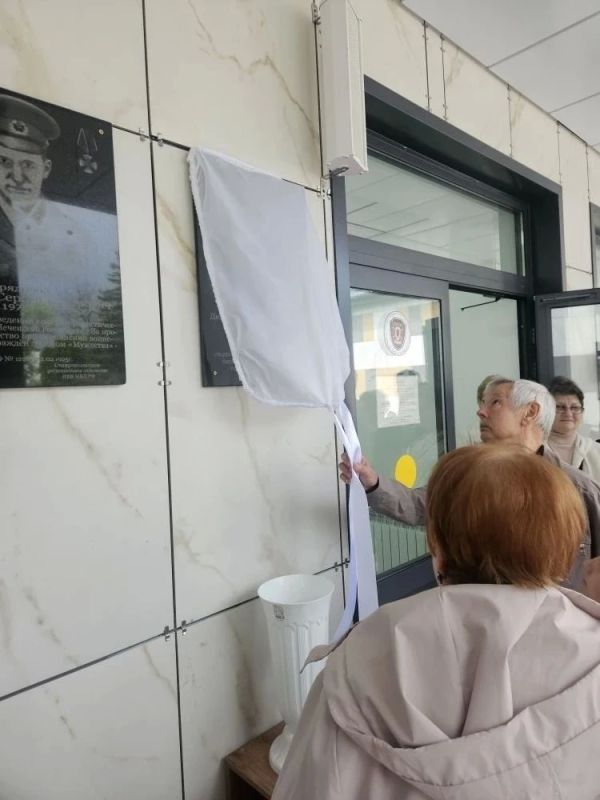 В строю навсегда - в лицее №6 открыли мемориальную доску Алексею Демченко В строю навсегда - в лицее №6 открыли мемориальную доску Алексею Демченко