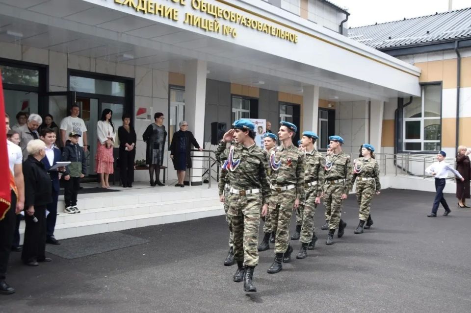 В строю навсегда - в лицее №6 открыли мемориальную доску Алексею Демченко В строю навсегда - в лицее №6 открыли мемориальную доску Алексею Демченко