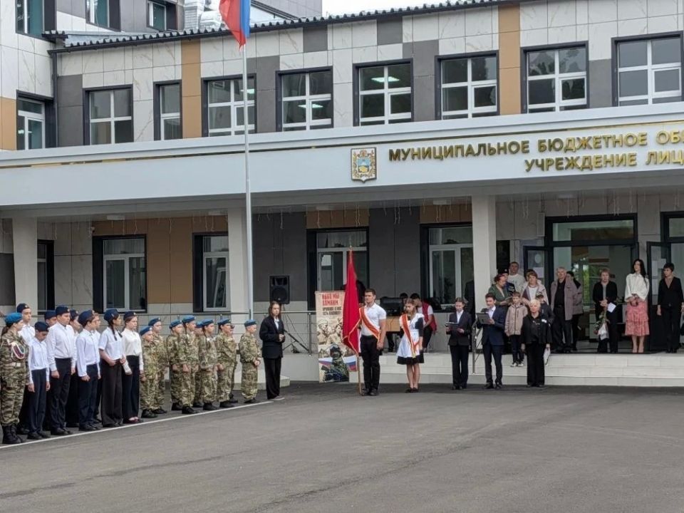В строю навсегда - в лицее №6 открыли мемориальную доску Алексею Демченко В строю навсегда - в лицее №6 открыли мемориальную доску Алексею Демченко