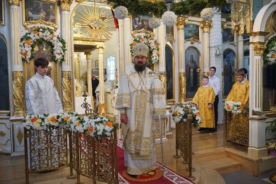 В Храме Николая Чудотворца в Ессентуках открылась выставка юных художников студии «Красота Божьего мира» В Храме Николая Чудотворца в Ессентуках открылась выставка юных художников студии «Красота Божьего мира»
