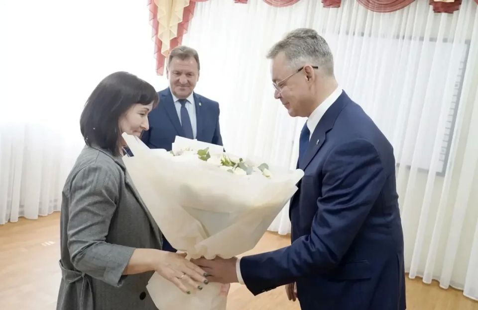 Сотрудники детсада, на территорию которого рухнули обломки БПЛА в Ставрополе, получили благодарственные письма