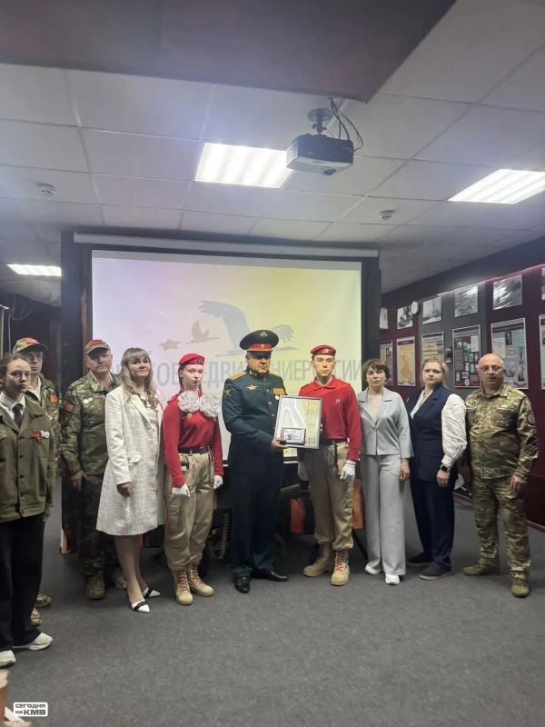 В Пятигорске в музее боевой славы передали медаль «За боевые заслуги» внуку красноармейца Семёна Бородина В Пятигорске в музее боевой славы передали медаль «За боевые заслуги» внуку красноармейца Семёна Бородина