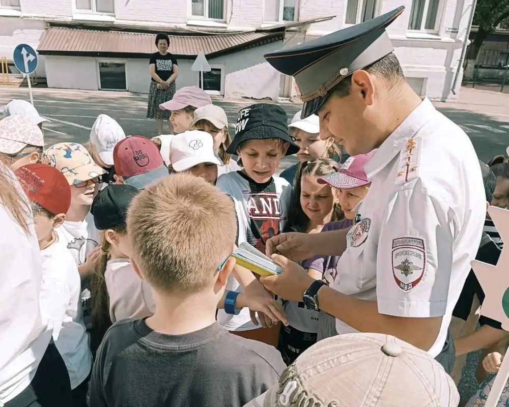 В Пятигорске подростки стали участниками мероприятия Госавтоинспекции «Навстречу дорожной безопасности» В Пятигорске подростки стали участниками мероприятия Госавтоинспекции «Навстречу дорожной безопасности»