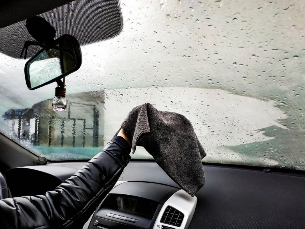 Необычный способ борьбы с запотеванием окон в автомобиле: картошка на страже видимости