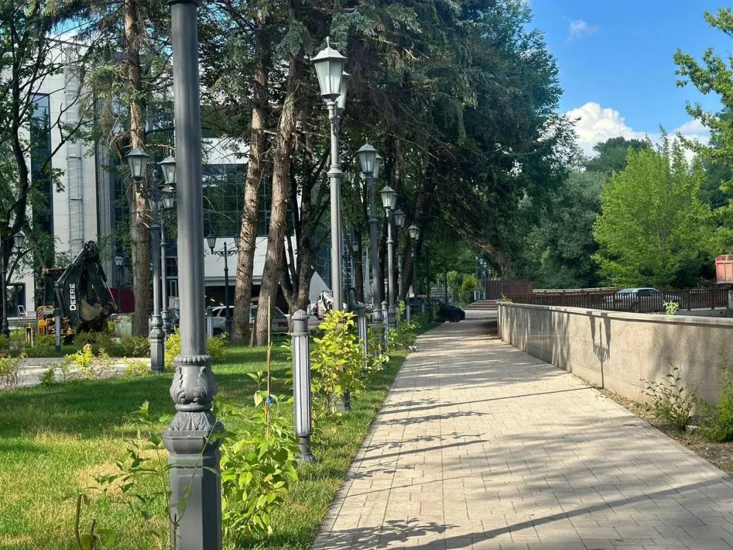 Евгений Моисеев: Ещё одна забытая всеми территория в Кисловодске становится уютным городским сквером с парящей набережной Евгений Моисеев: Ещё одна забытая всеми территория в Кисловодске становится уютным городским сквером с парящей набережной