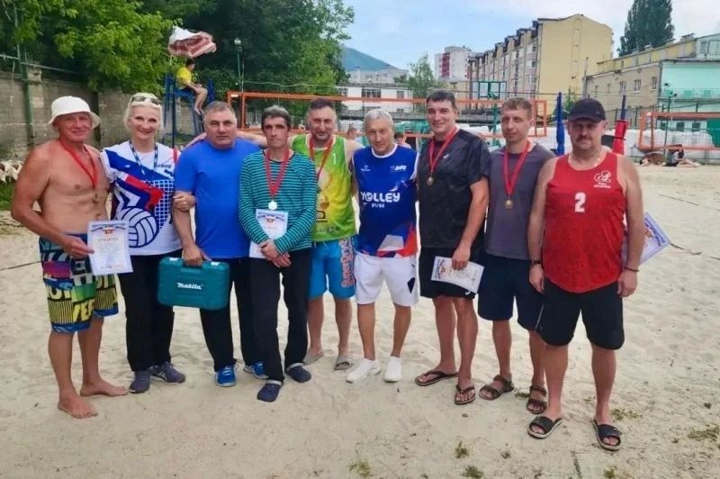 В преддверии Дня семьи, любви и верности в Пятигорске прошел очередной фестиваль пляжного волейбола В преддверии Дня семьи, любви и верности в Пятигорске прошел очередной фестиваль пляжного волейбола