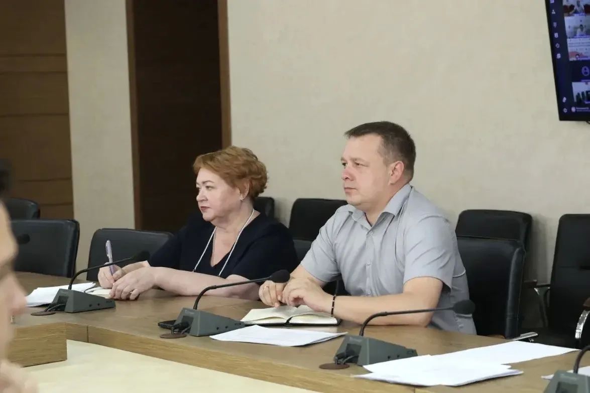 «Земля спорта». В министерстве сельского хозяйства Ставропольского края состоялось совещание по подготовке и проведению регионального этапа Всероссийского марафона «Земля спорта». С приветственным словом к участникам... «Земля спорта». В министерстве сельского хозяйства Ставропольского края состоялось совещание по подготовке и проведению регионального этапа Всероссийского марафона «Земля спорта». С приветственным словом к участникам...