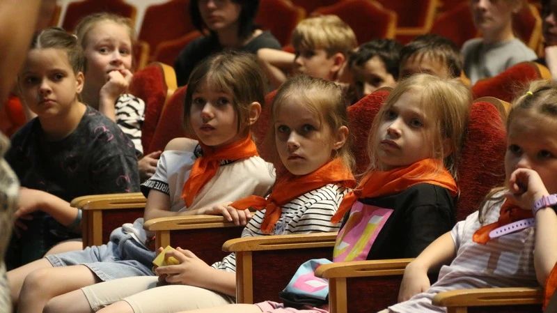 Ставропольские полицейские и общественники провели для детей из летнего лагеря мероприятие в рамках «Всероссийской недели правовой помощи» Ставропольские полицейские и общественники провели для детей из летнего лагеря мероприятие в рамках «Всероссийской недели правовой помощи»