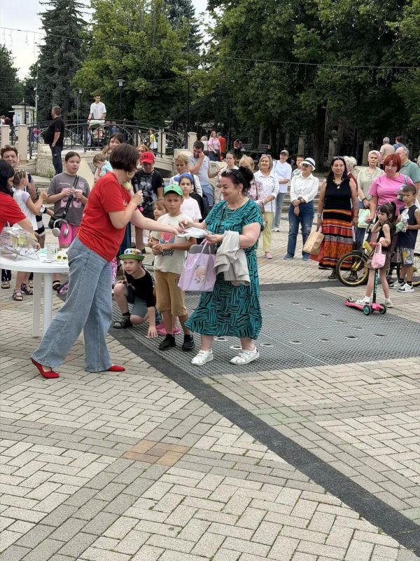 Лотерея «Удача» очень порадовала всех гостей праздника! Лотерея «Удача» очень порадовала всех гостей праздника!