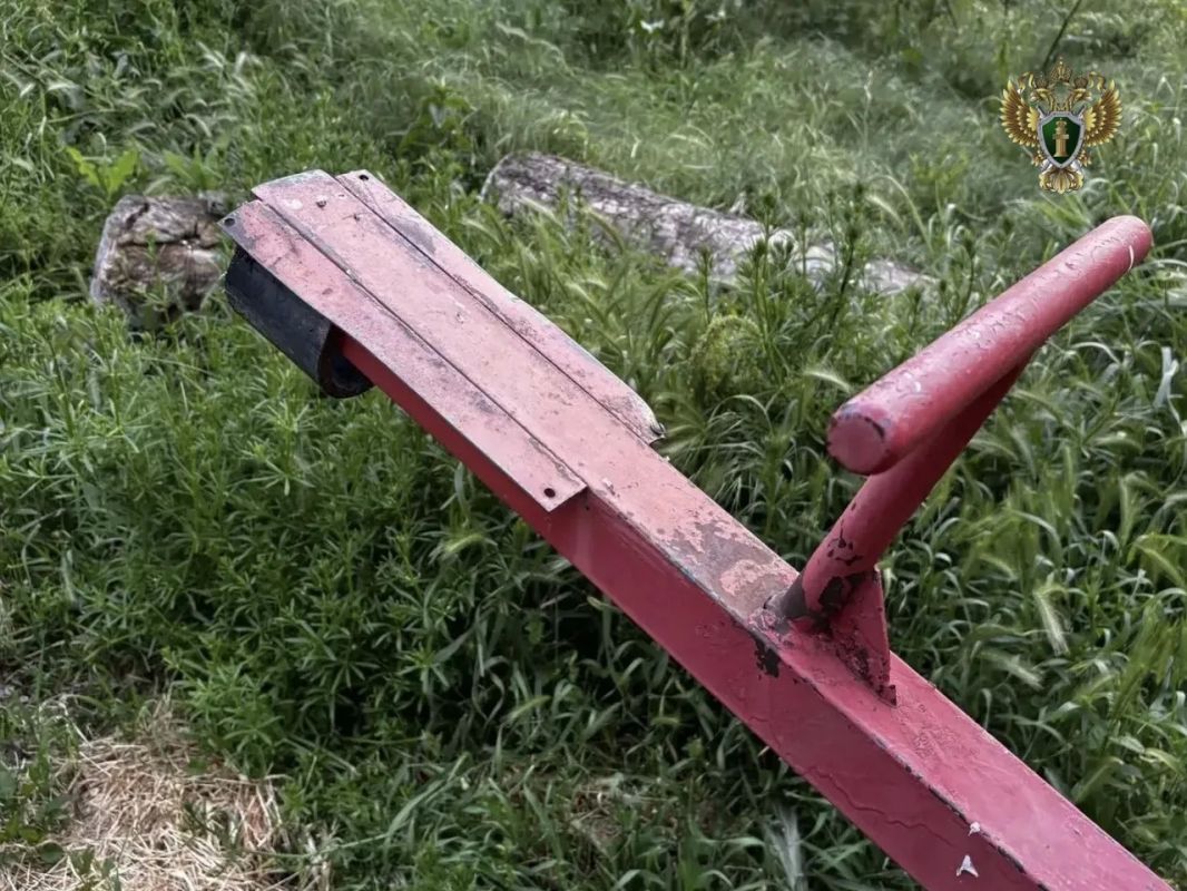 После вмешательства прокуратуры в селе Гофицком отремонтирована детская площадка После вмешательства прокуратуры в селе Гофицком отремонтирована детская площадка