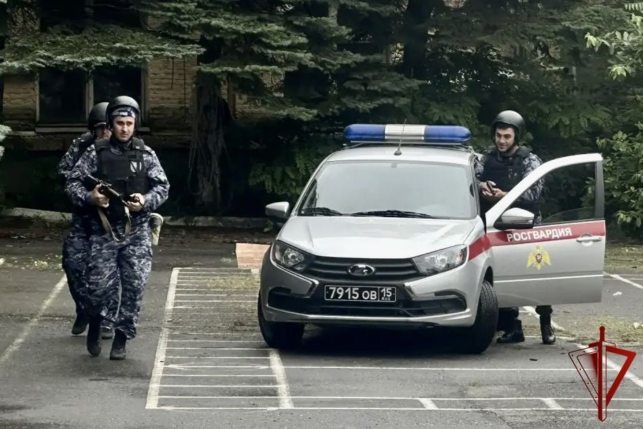Во Владикавказе сотрудники Росгвардии провели комплексные тренировки на охраняемых объектах Во Владикавказе сотрудники Росгвардии провели комплексные тренировки на охраняемых объектах
