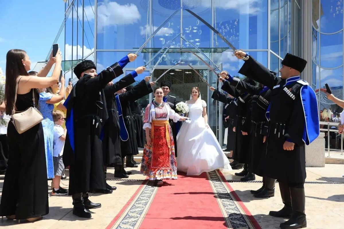 В Пятигорске открылся новый Дворец бракосочетания В Пятигорске открылся новый Дворец бракосочетания